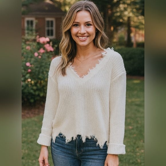 Sweaters - Small V-Neck Cream Sweater W Distressed hem Line Relaxed Fit Edgy Winter Boho